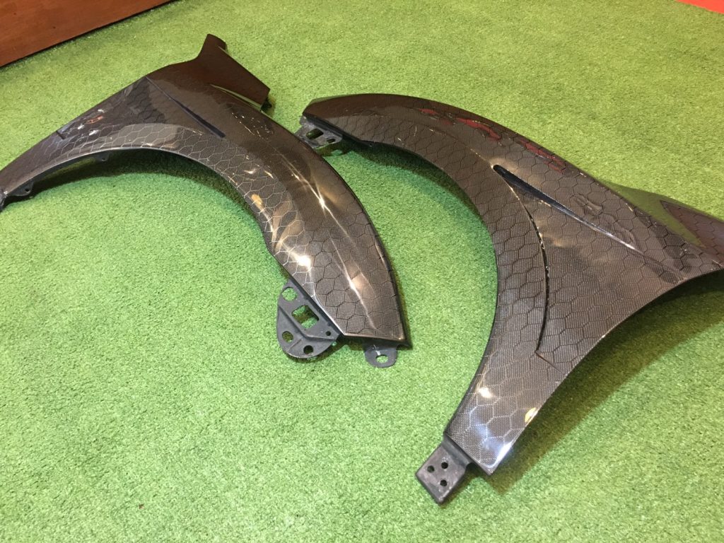 Carbon fiber vented style V1 front fenders for 10th gen Civic